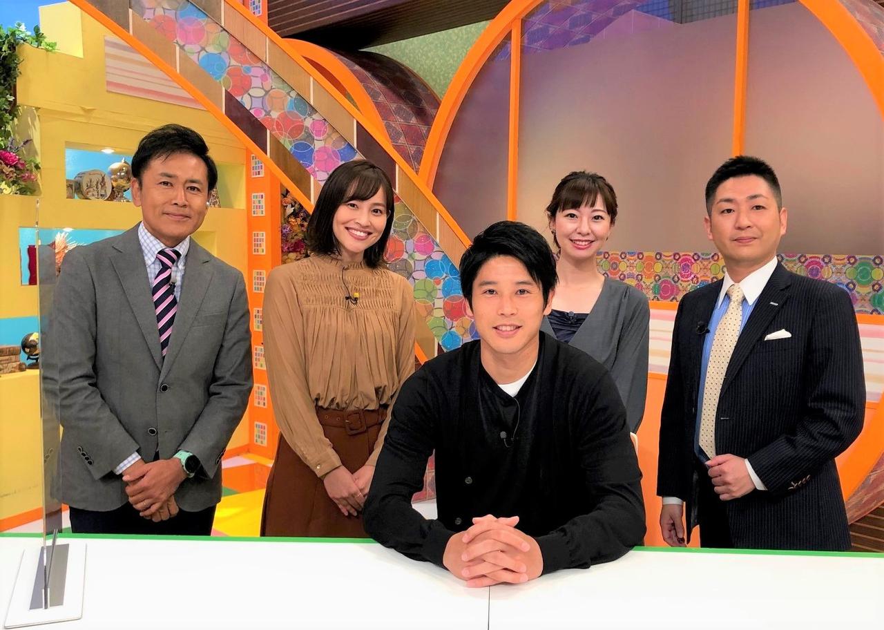 画像: 静岡朝日テレビ「「とびっきり！しずおか」に出演した内田篤人さん（中央）