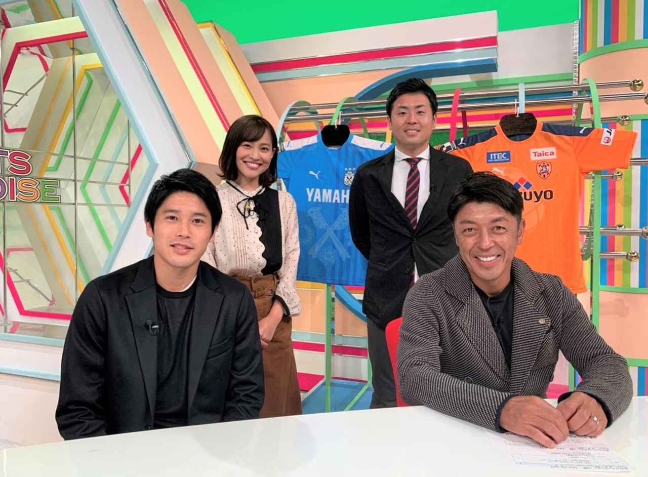画像: 静岡朝日テレビ「スポーツパラダイス」に出演した内田篤人さん（前列左）。同右は澤登正朗さん