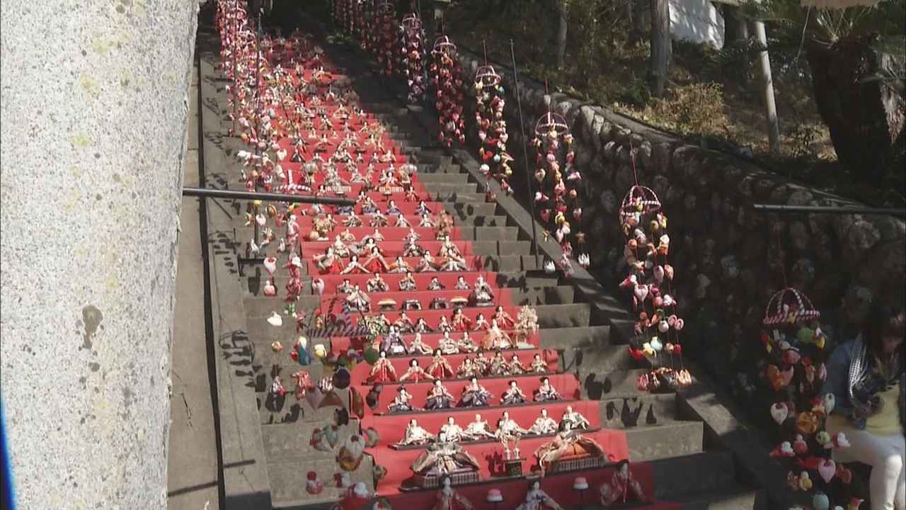 画像: 118段に544体のひな人形…圧巻の眺め　ひなのつるし飾り祭り　静岡・東伊豆町