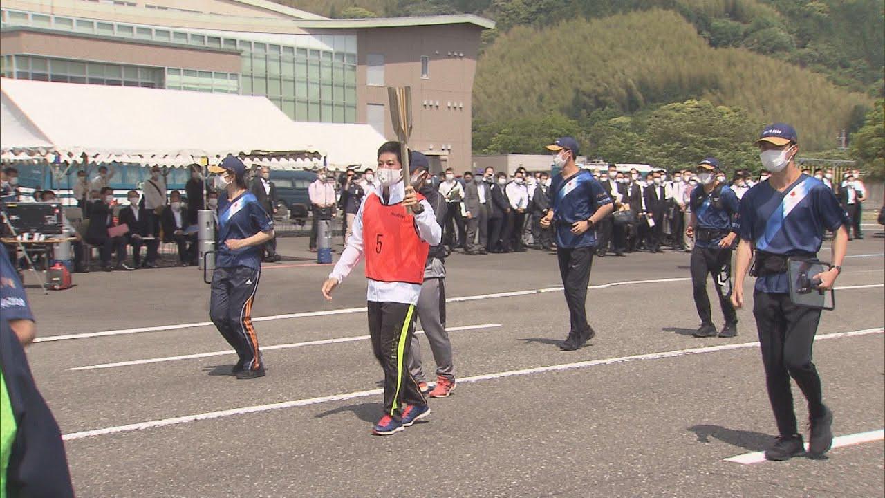 画像: 万全な態勢で6月の本番を　静岡県警が聖火リレーの訓練を初公開 youtu.be
