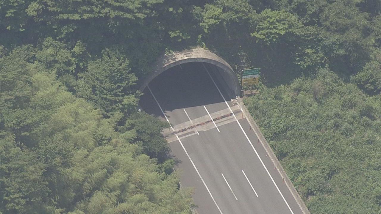 画像: 工事の警備員ひき逃げの疑い　中型トラック運転の男を逮捕　静岡市の新東名