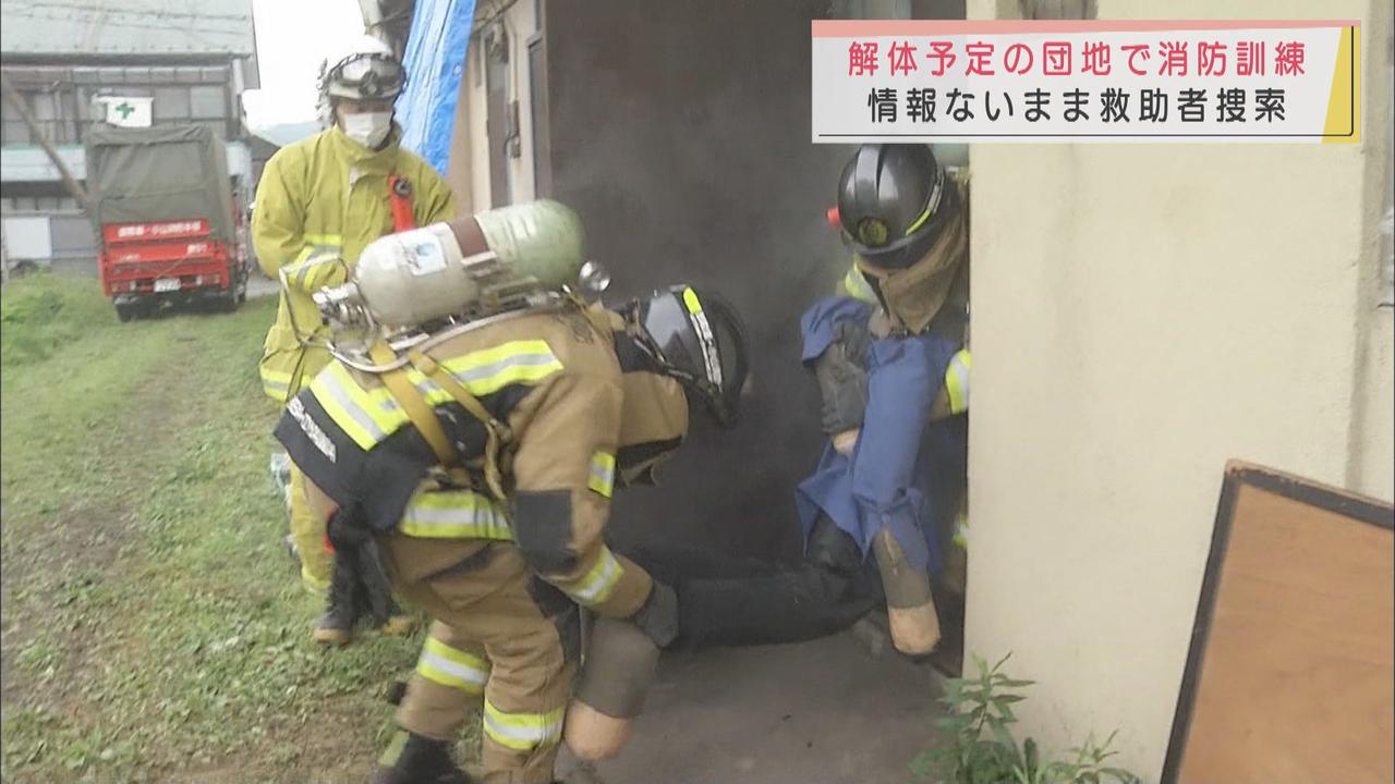 画像: 本番さながらの緊張感　解体予定の市営住宅で消防訓練　静岡・御殿場市