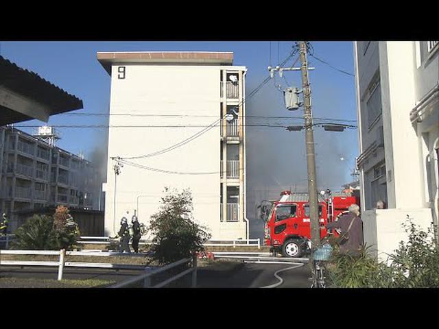 画像: 団地の１室焼け、焼け跡から遺体…８０代男性と連絡取れず　７０代男性もやけどで搬送　静岡市 youtu.be