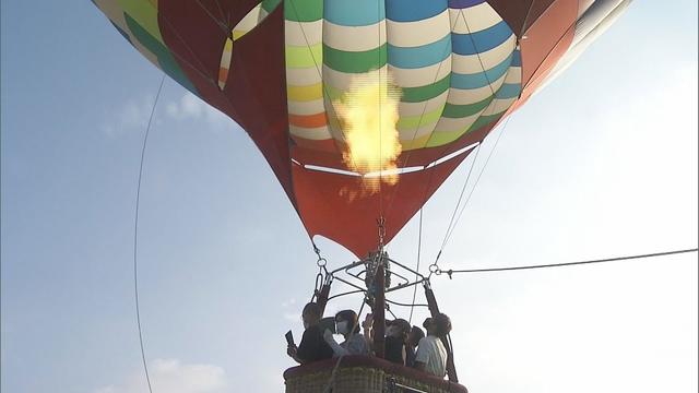 画像: 熱気球で地上20メートルの世界へ　児童「いろんな景色が見られて良かった」　静岡・函南町 youtu.be