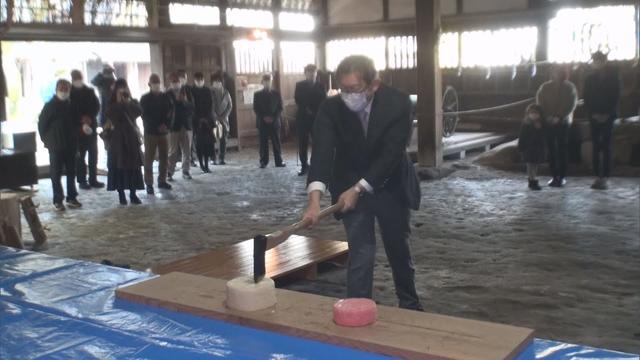 画像: 国指定重要文化財・江川邸で伝統行事「具足開き」　おので鏡餅を割る「鏡開き」のルーツか youtu.be