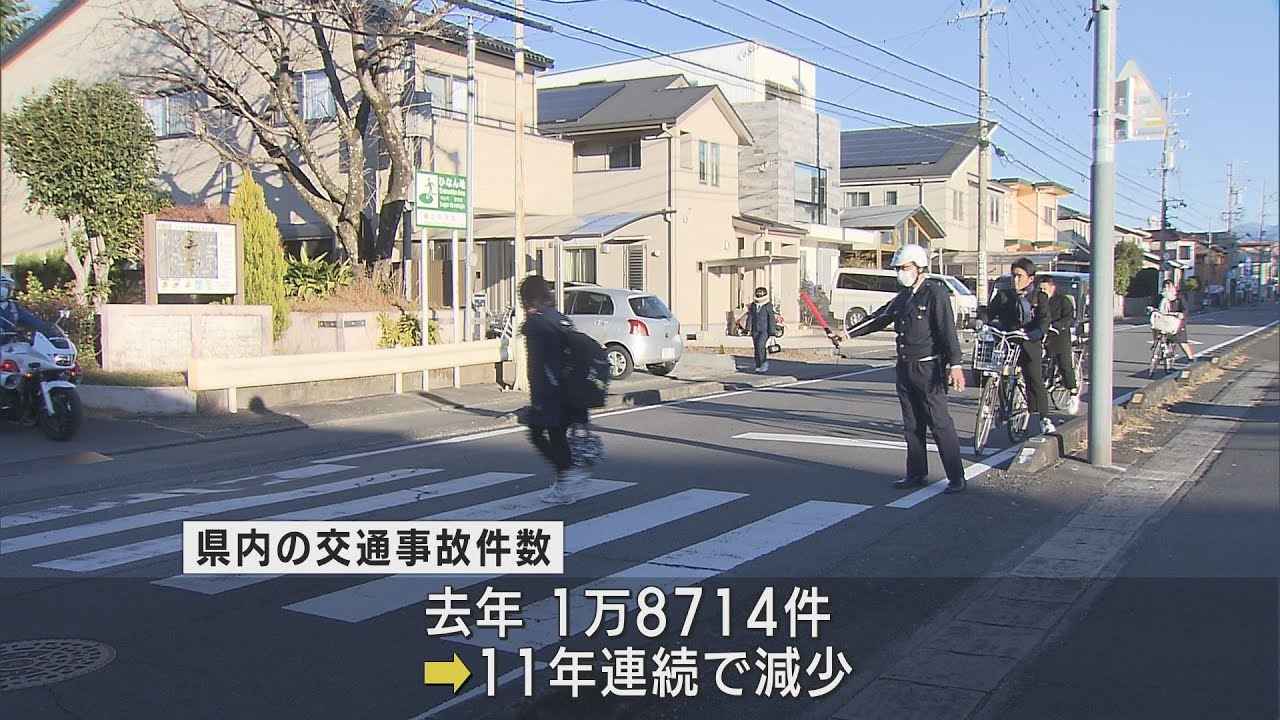 画像: 「子どもの存在、動きに十分注意を」学校再開に合わせ通学路で車や自転車の取り締まり　子どもが関係する事故は前年を上回る youtu.be