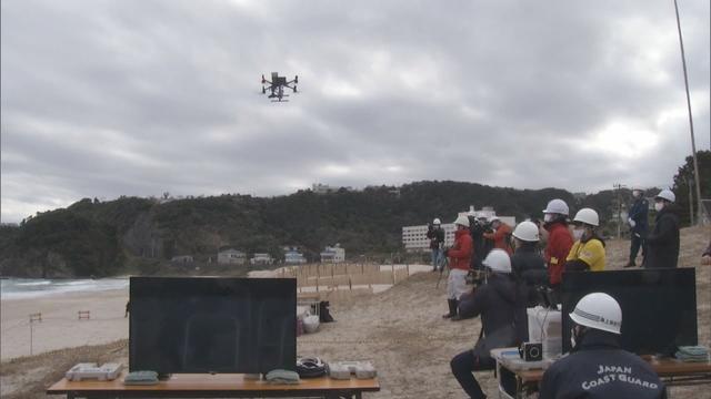 画像: ドローンで海水浴客の安全を守る実証実験　水難者を発見して浮力体を投下　静岡・下田市 youtu.be