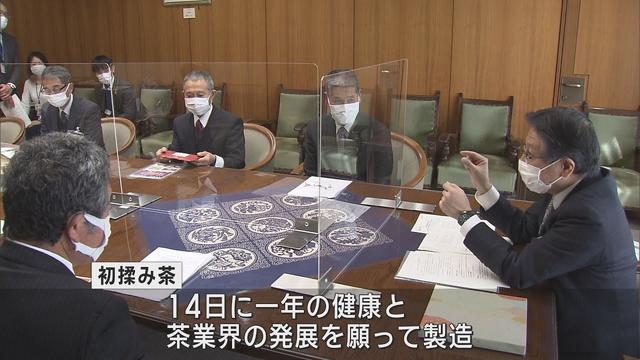 画像: 静岡市茶手揉保存会「初もみ茶」を市長に贈呈～手もみ茶の技術の継承を youtu.be