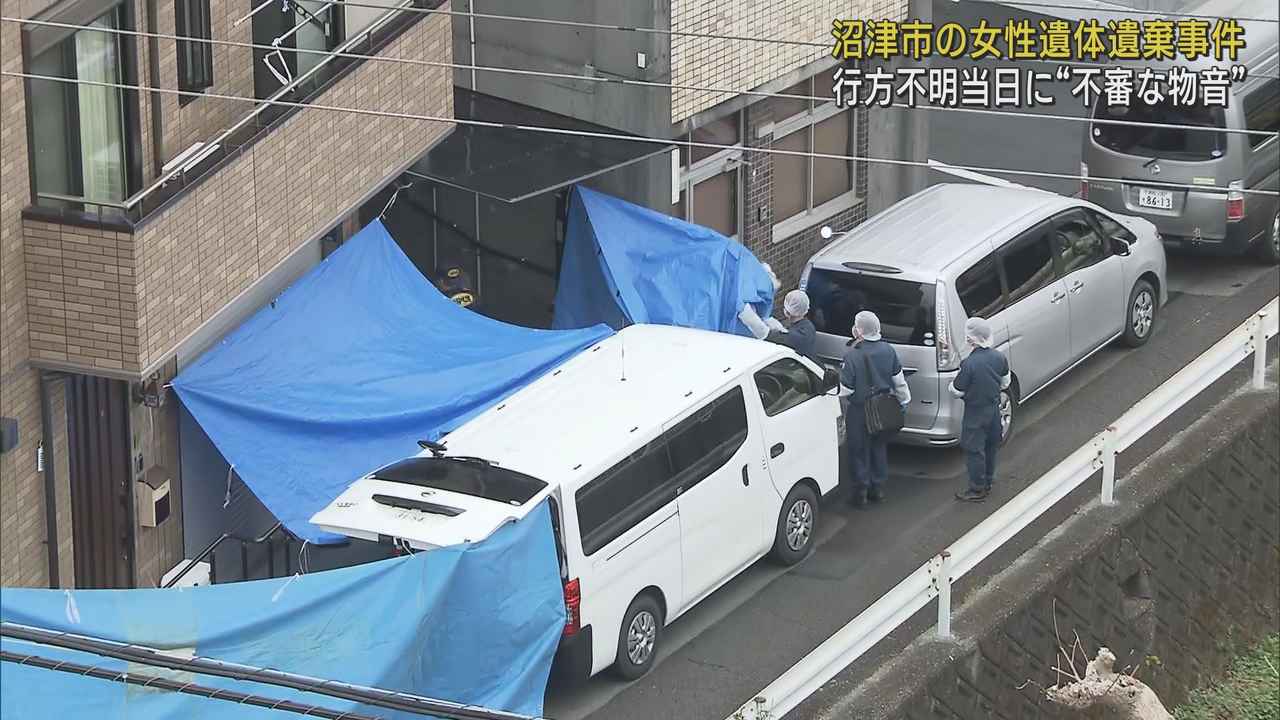 画像: 静岡・沼津市の容疑者宅を調べる警察官