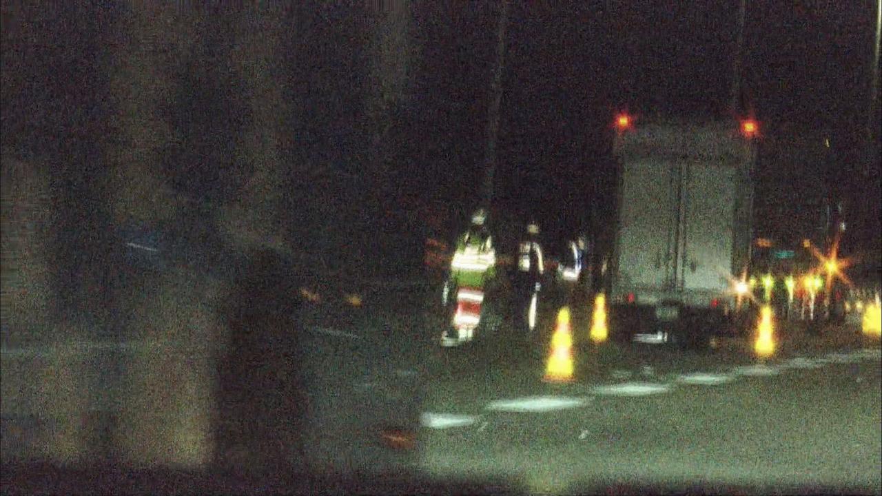 画像2: 深夜の新東名で停車中の大型トラックに別のトラックが突っ込む　男性2人が死亡　新東名浜松SA