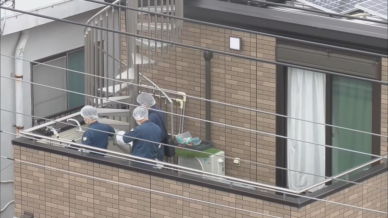 画像: 容疑者の自宅を調べる捜査員　静岡・沼津市