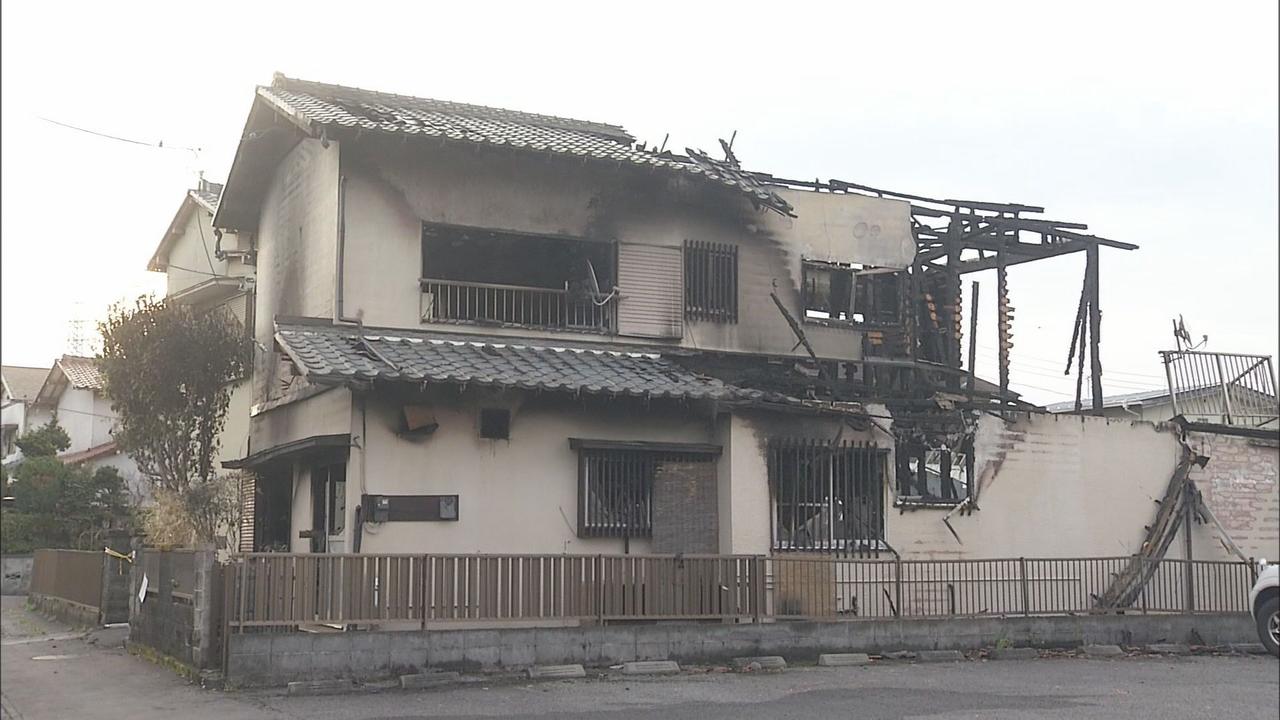 画像: 残り火か…36時間前に全焼した建物の焼け跡からまた出火　静岡・三島市