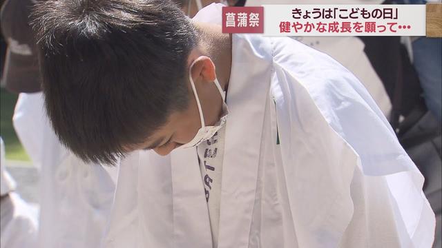 画像: 命の大切さに触れて…神社で子どもたちがメダカを放流　静岡市葵区 youtu.be