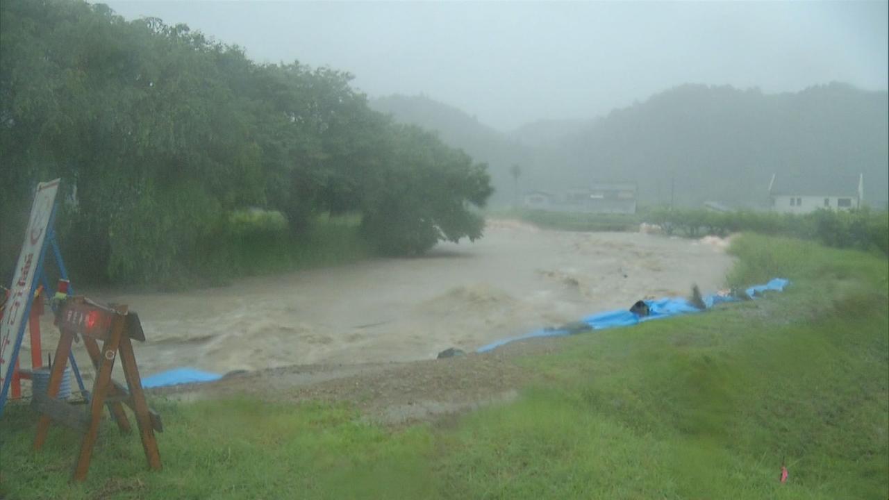 画像: 氾濫した敷地川　静岡・磐田市