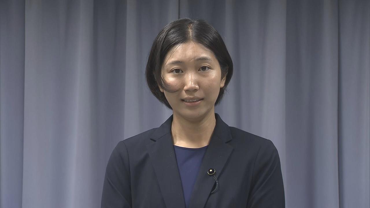 画像: 謝罪会見する中山県議（8日）