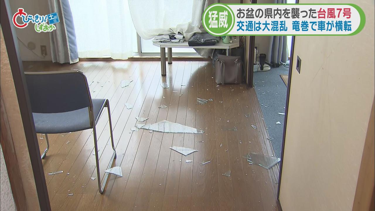 画像2: 屋根が飛ばされ、窓ガラスが割れ