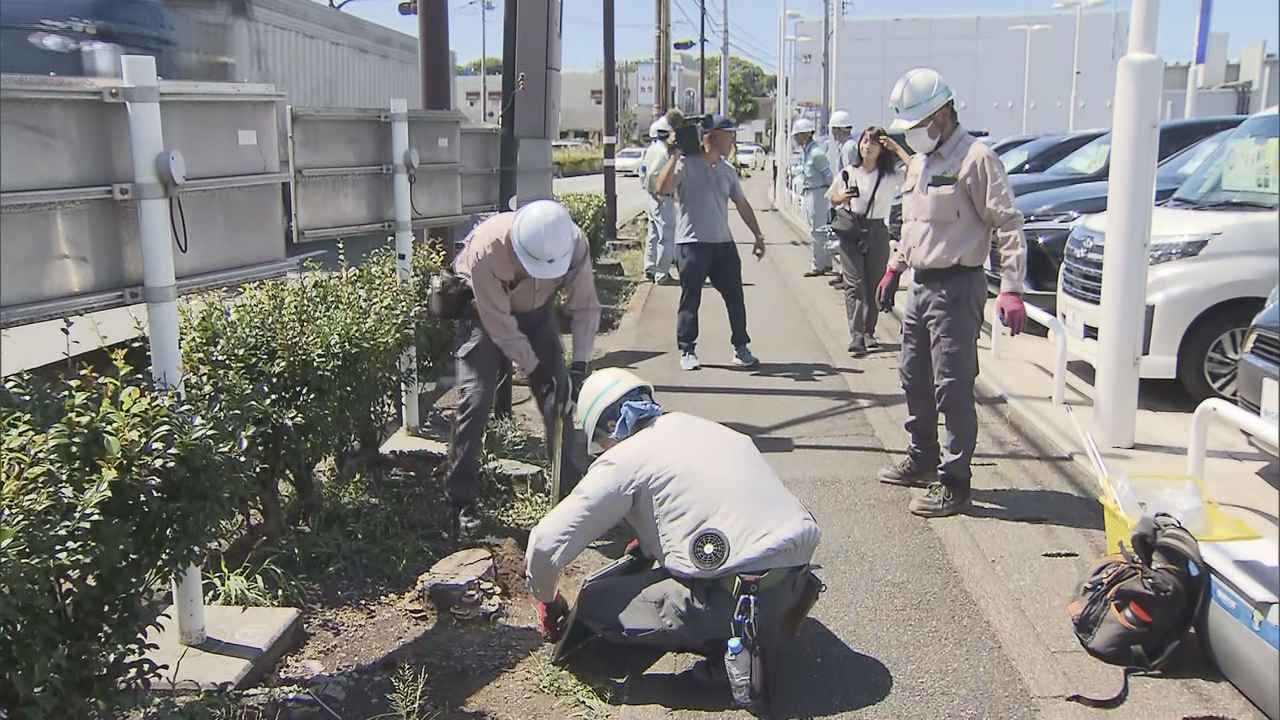 画像: ビッグモーター店舗前の土を採取　8月2日