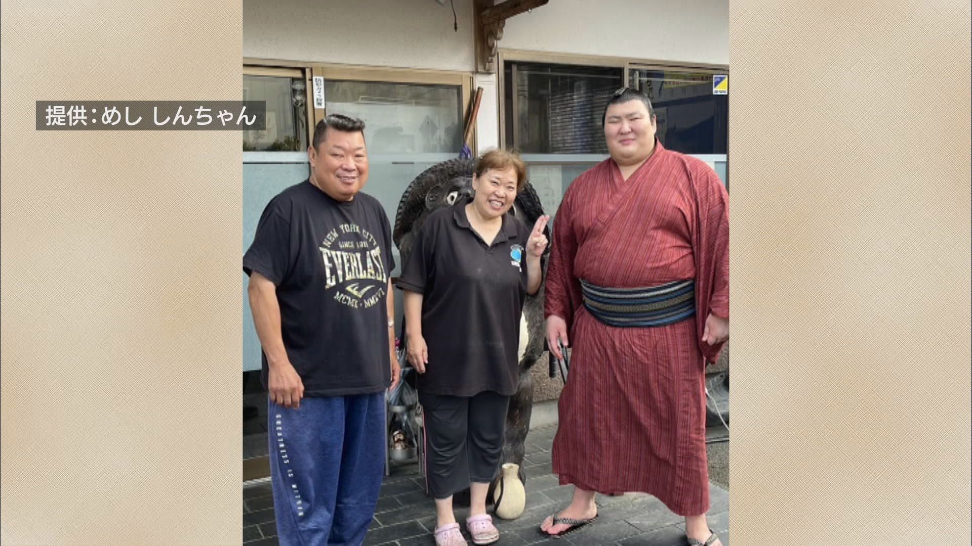 杉山さん夫妻と熱海富士