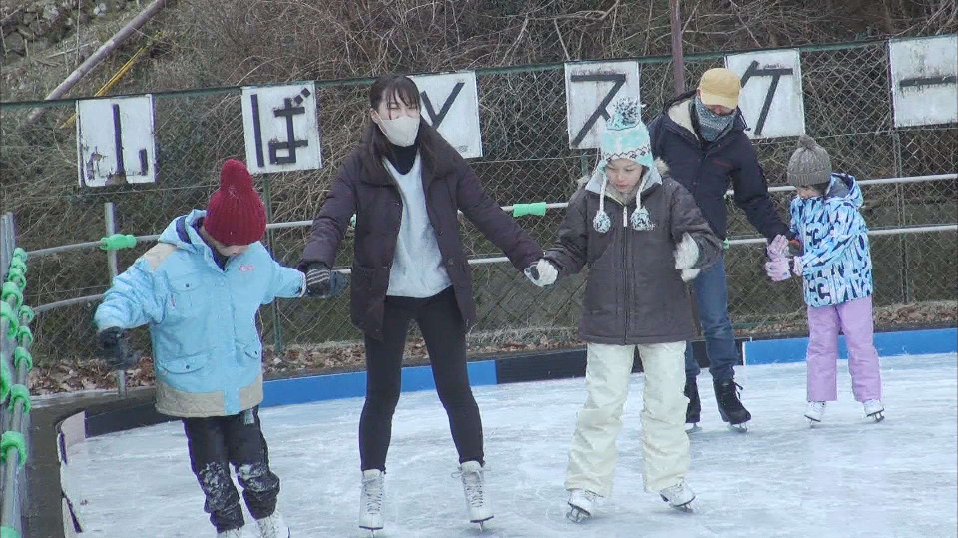 最後の児童は4人…小さな小学校で半世紀以上受け継がれたスケートリンク　閉校前「最後のスケート」　静岡市　