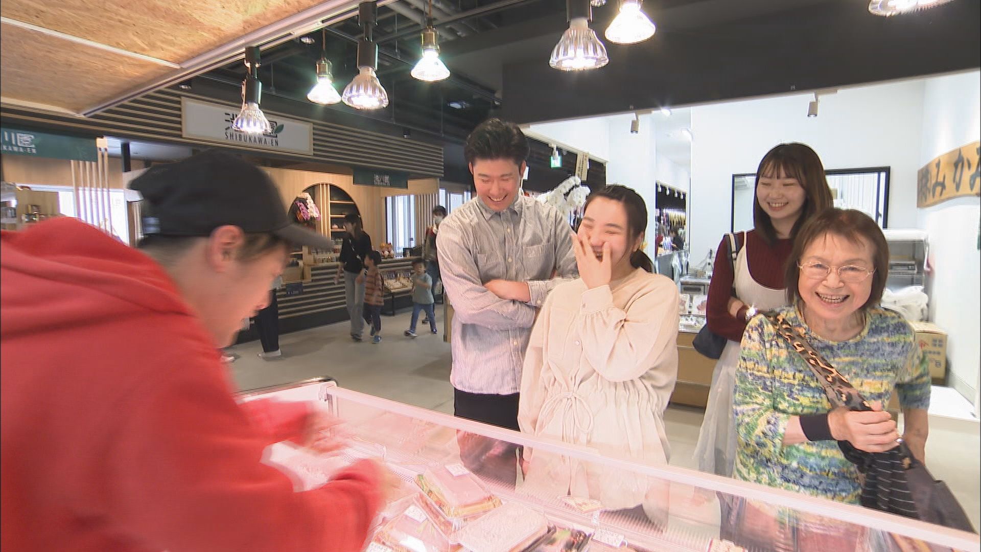 港町・清水の「河岸の市」リニューアル 名物?店員との「値切り交渉」も…1万円超が5000円に 静岡市清水区