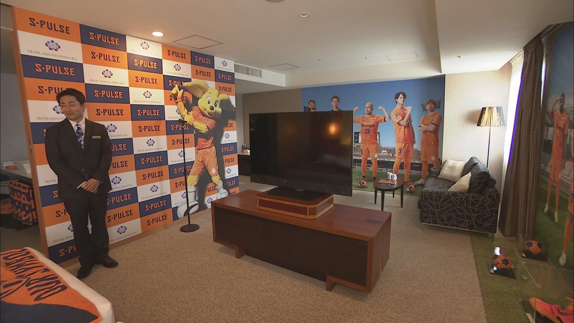 JR静岡駅前のホテルに「エスパルスの部屋」 360度エスパルスだらけ…支配人「やっちゃいました」