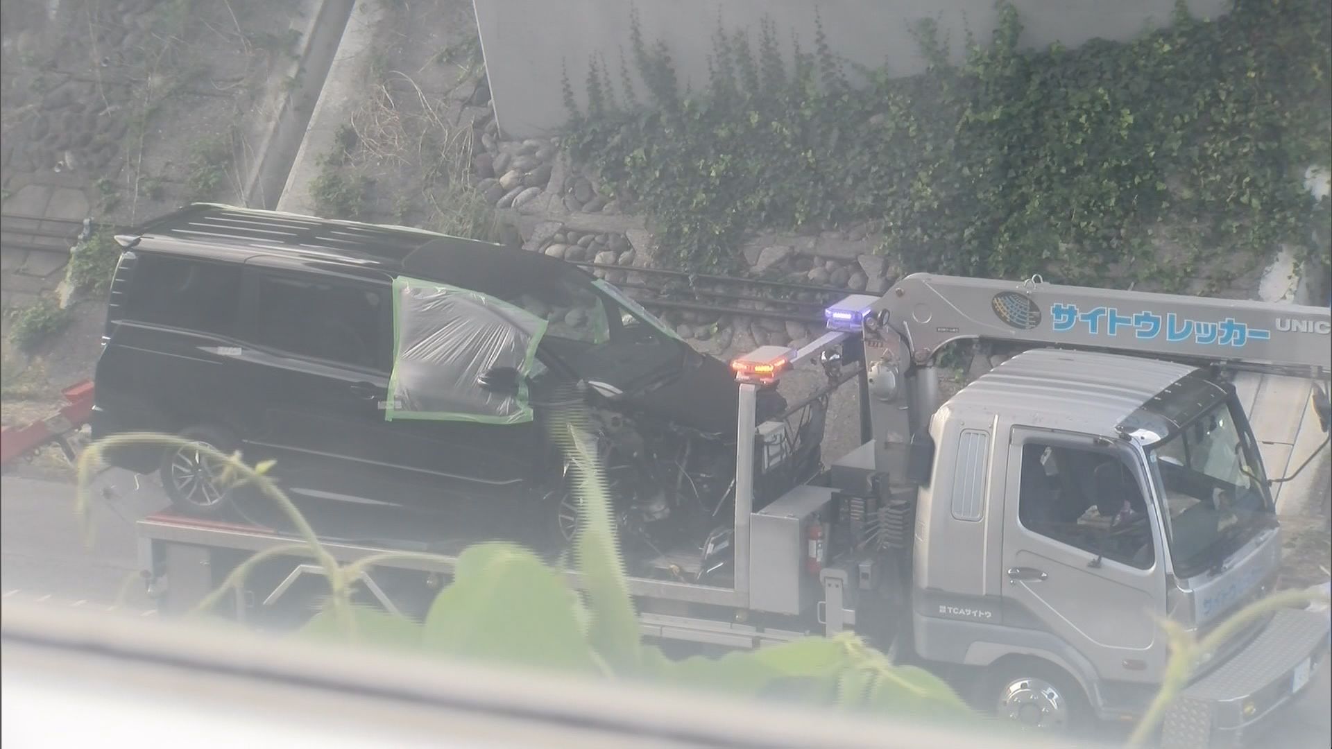 無免許運転で車を東名高速に転落させ逃走…逮捕の男の10年前の免許取り消しはひき逃げが理由か 浜松中央署