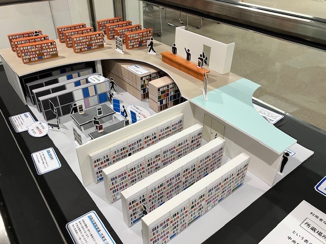 図書館の地下と1階を再現したジオラマ
