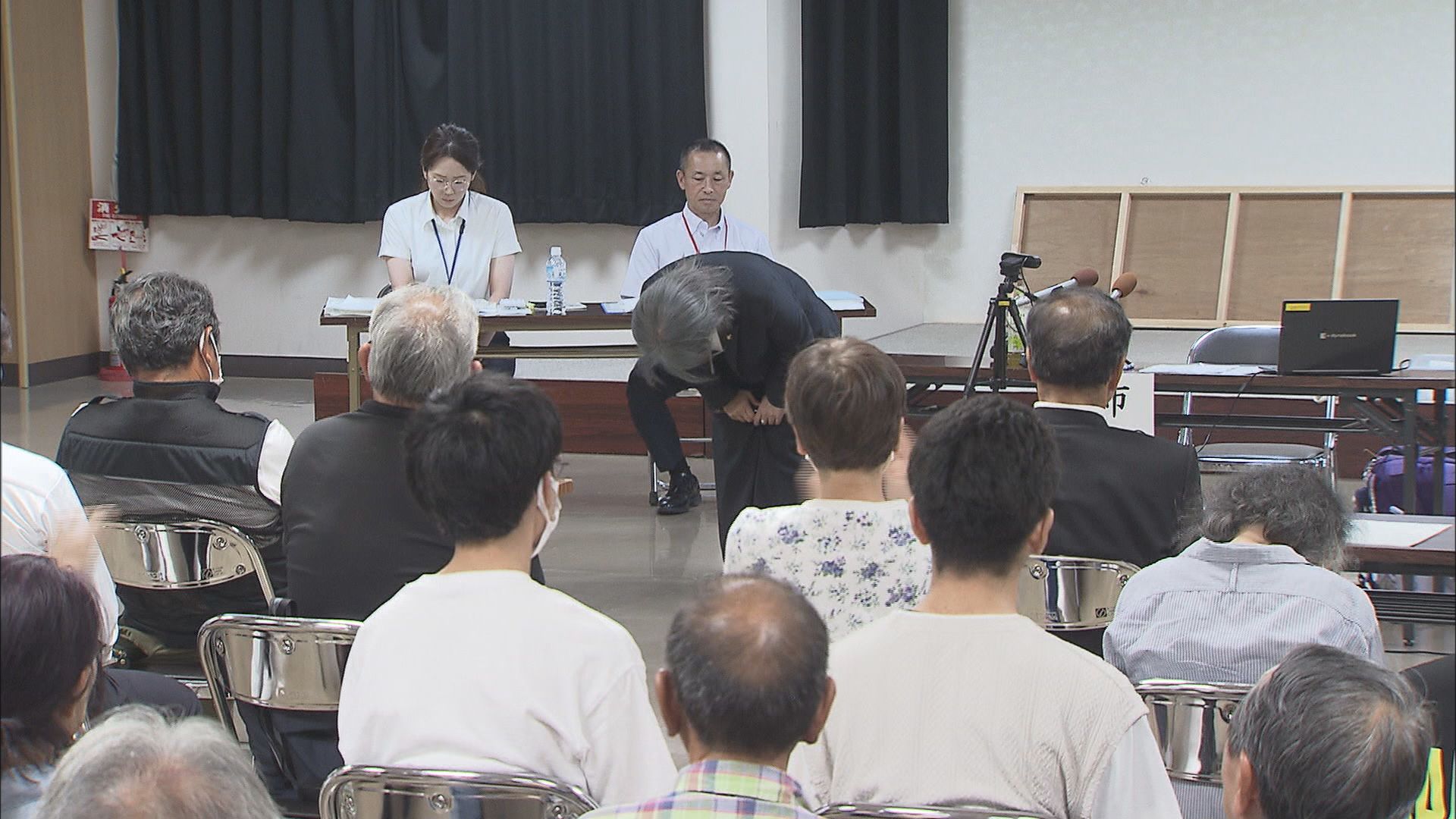 市民に謝罪する田久保市長