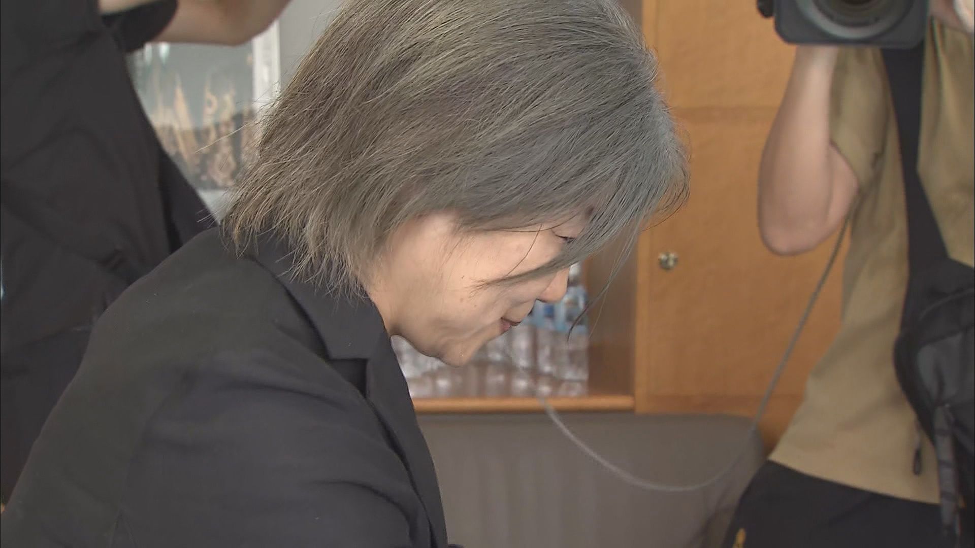 要請書を受け取る田久保市長