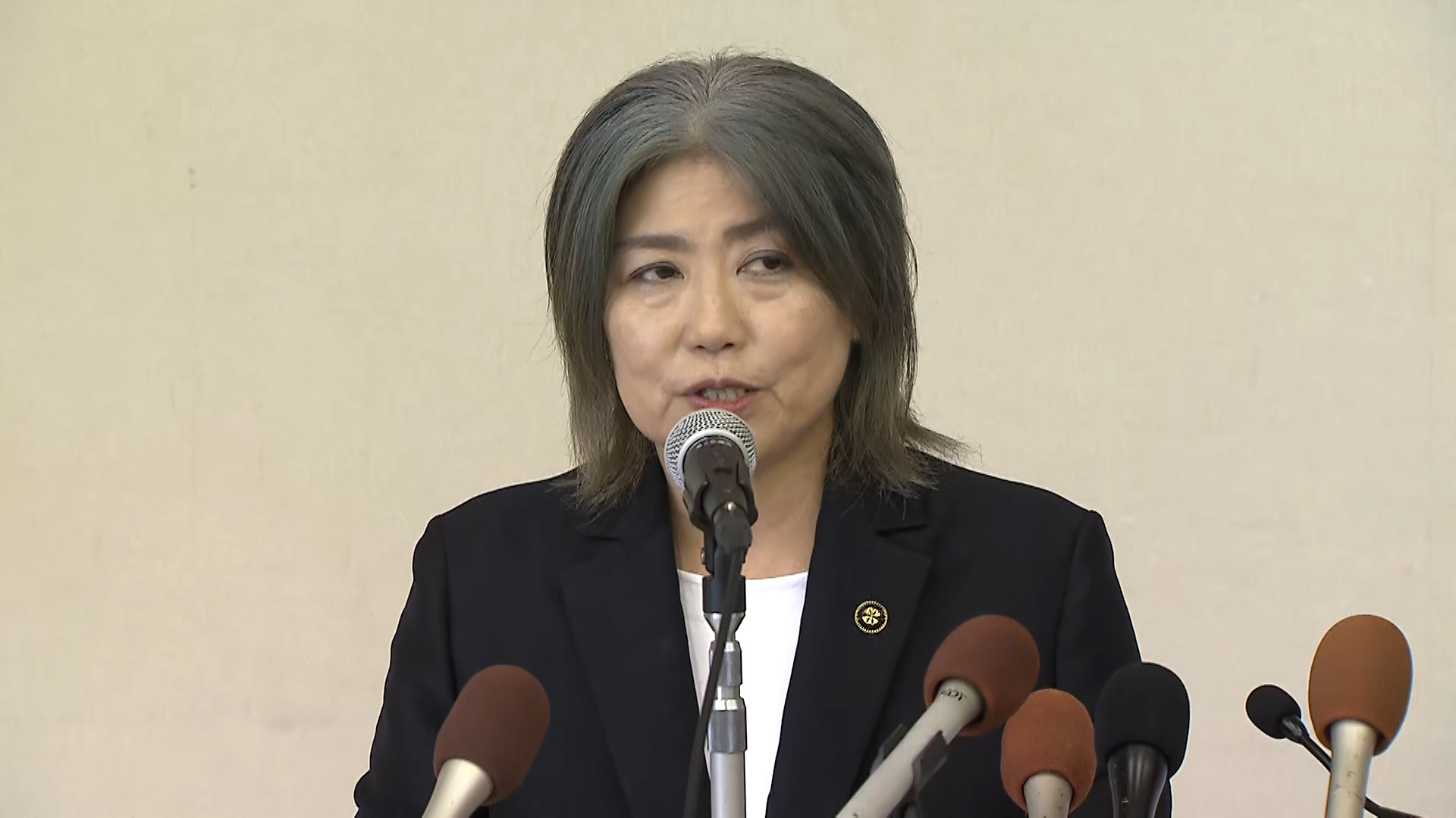 経歴詐称はないと強調する田久保市長