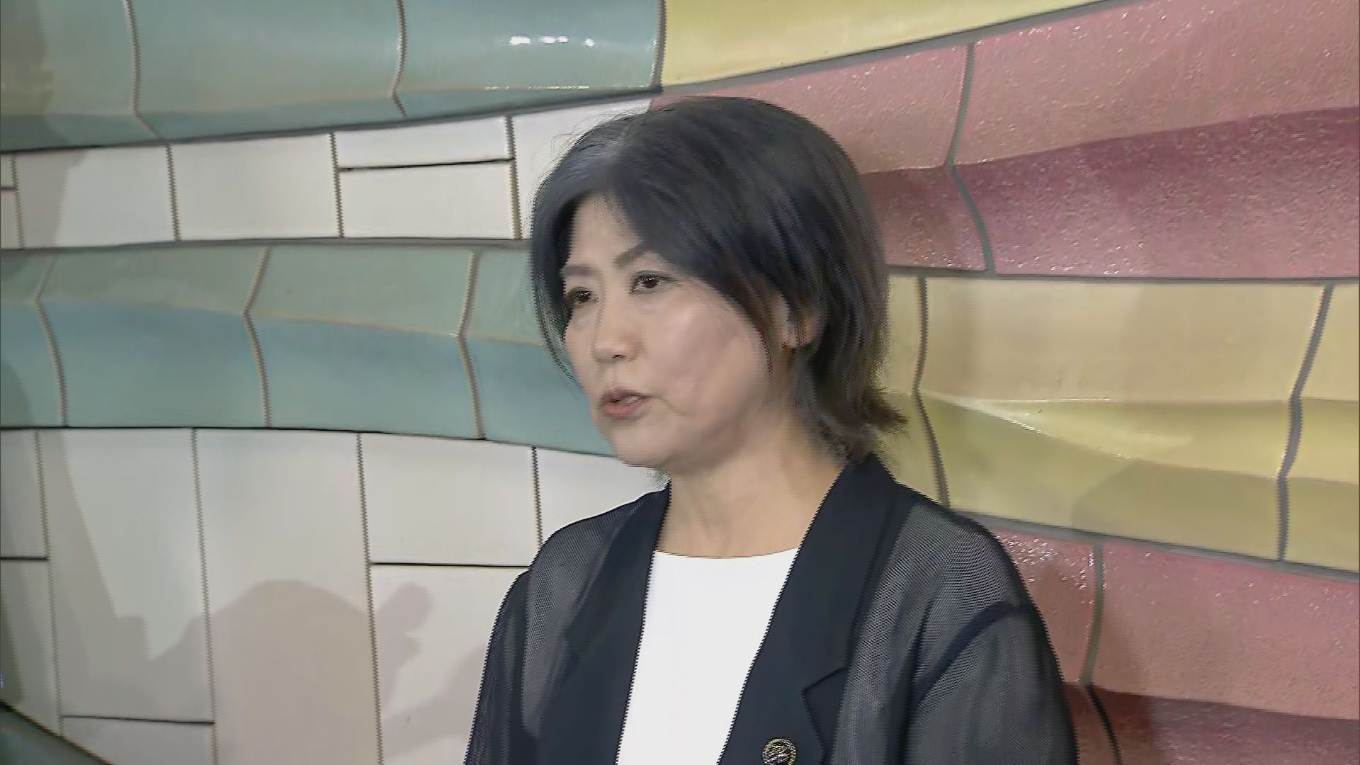 取材に応じる田久保市長