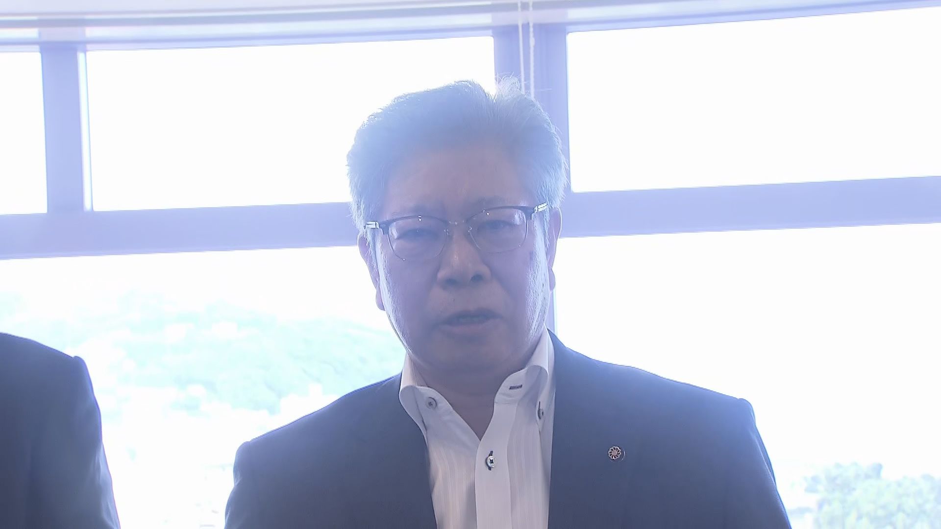 取材に応じる中島前議長