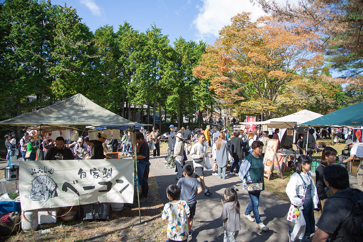 家族連れに人気のアートクラフトフェスティバル「アークラ大サーカス」が静岡・御殿場市で開催