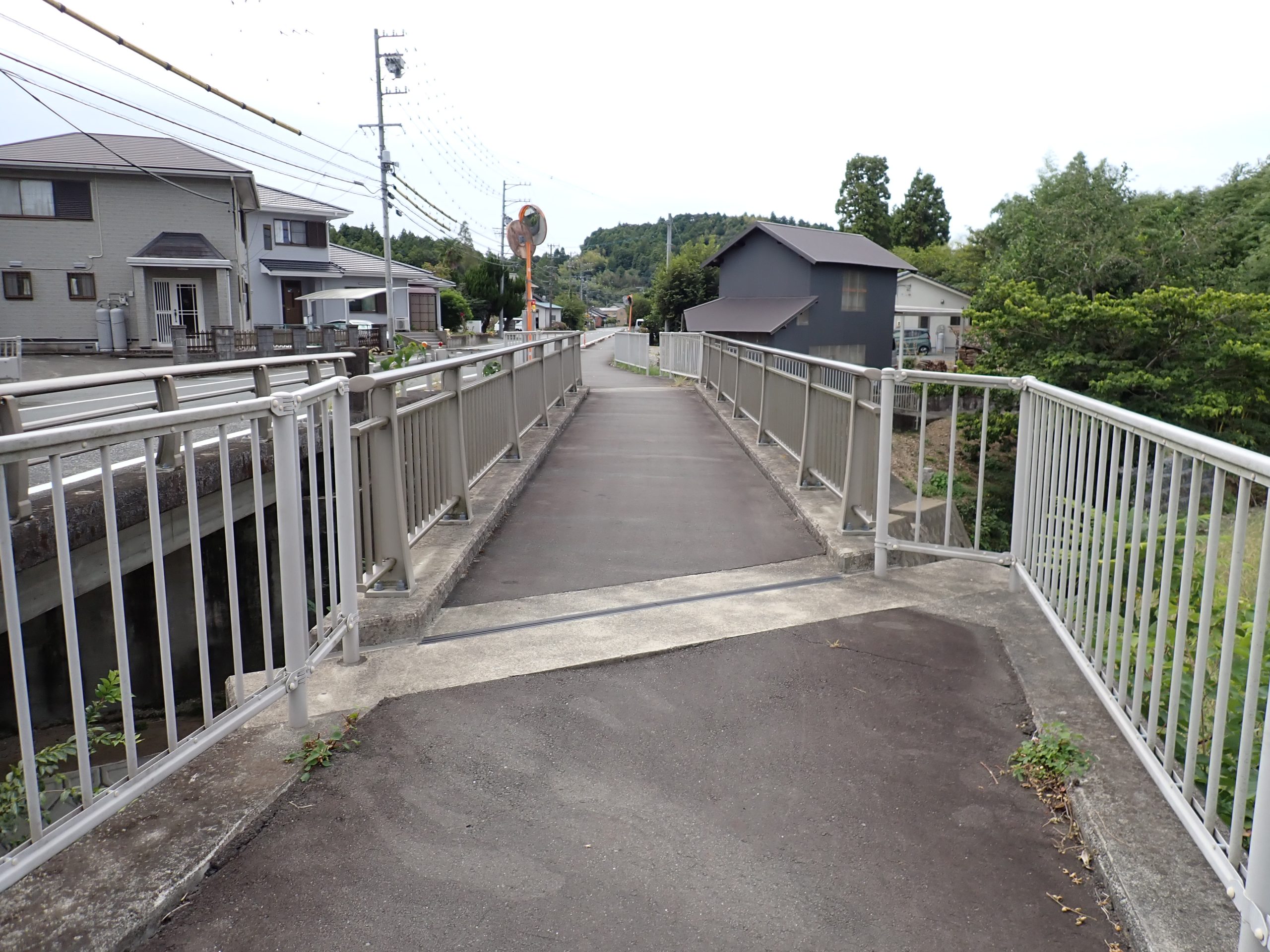 柳沢橋側道橋(県提供)
