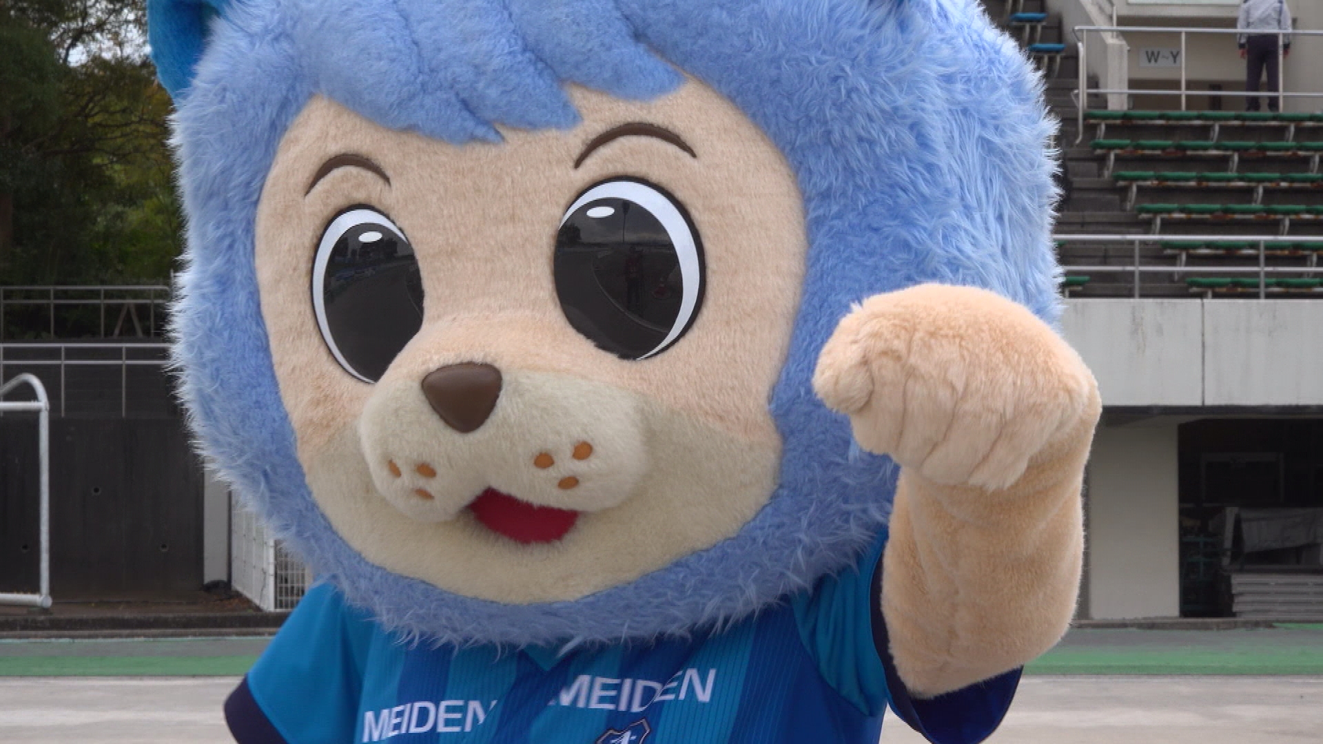 勝利を喜ぶ「アスルくん」