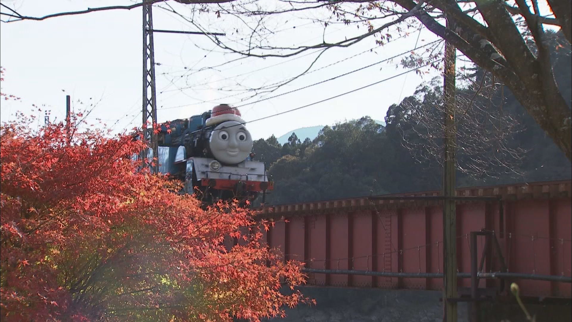 Ｘマスに間に合った…1カ月半ぶりトーマス号が復帰　サンタの帽子かぶり発車オーライ　静岡・島田市　大井川鉄道