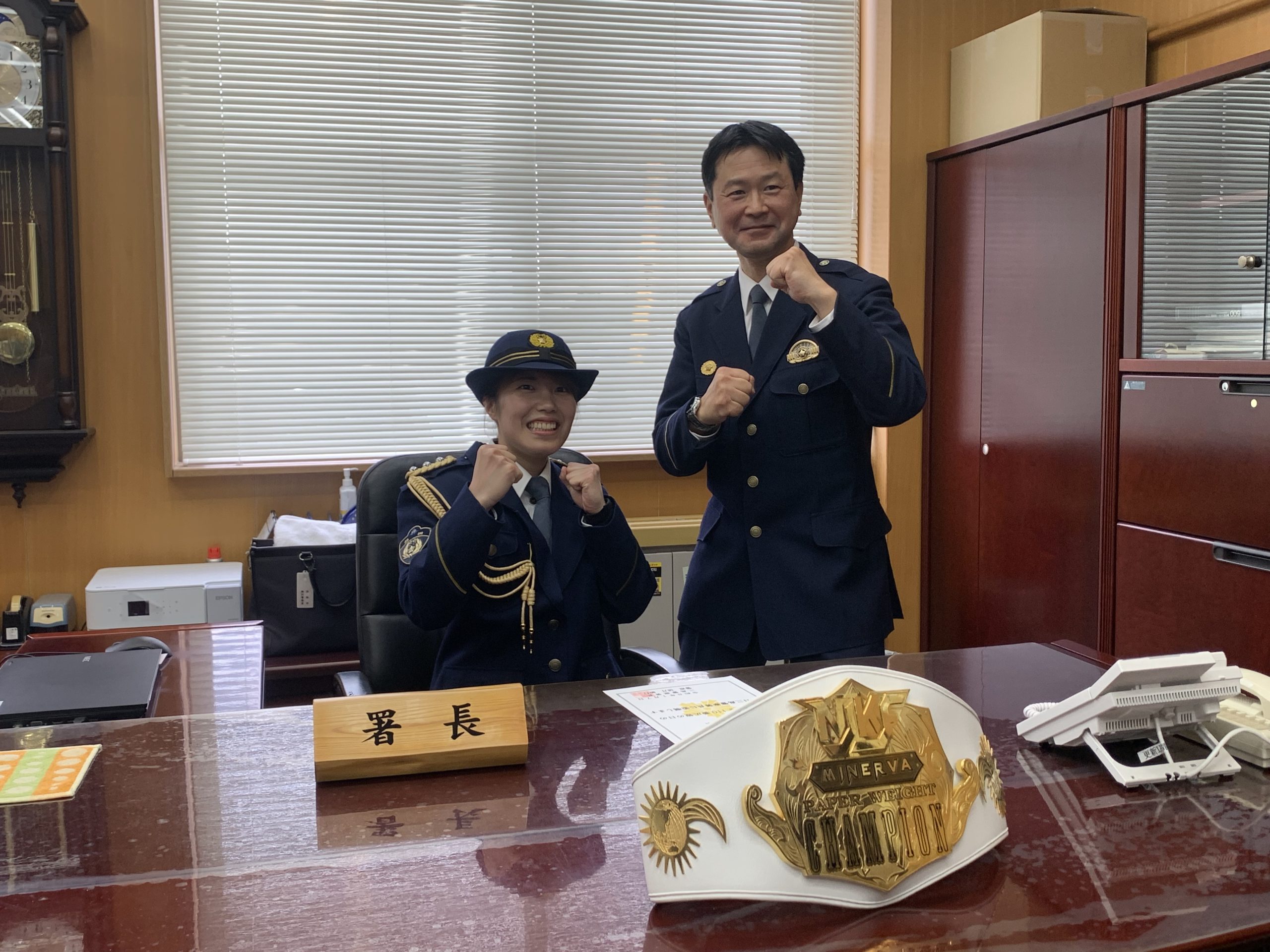 一日警察署長のウーバーミユさん