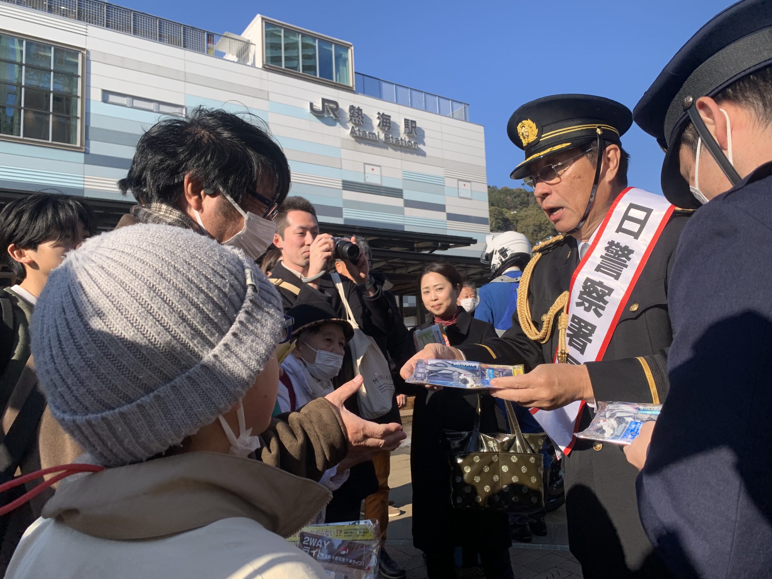 「110番の日」一日警察署長に日本ソムリエ協会名誉会長の田崎眞也さん　静岡県警熱海警察署