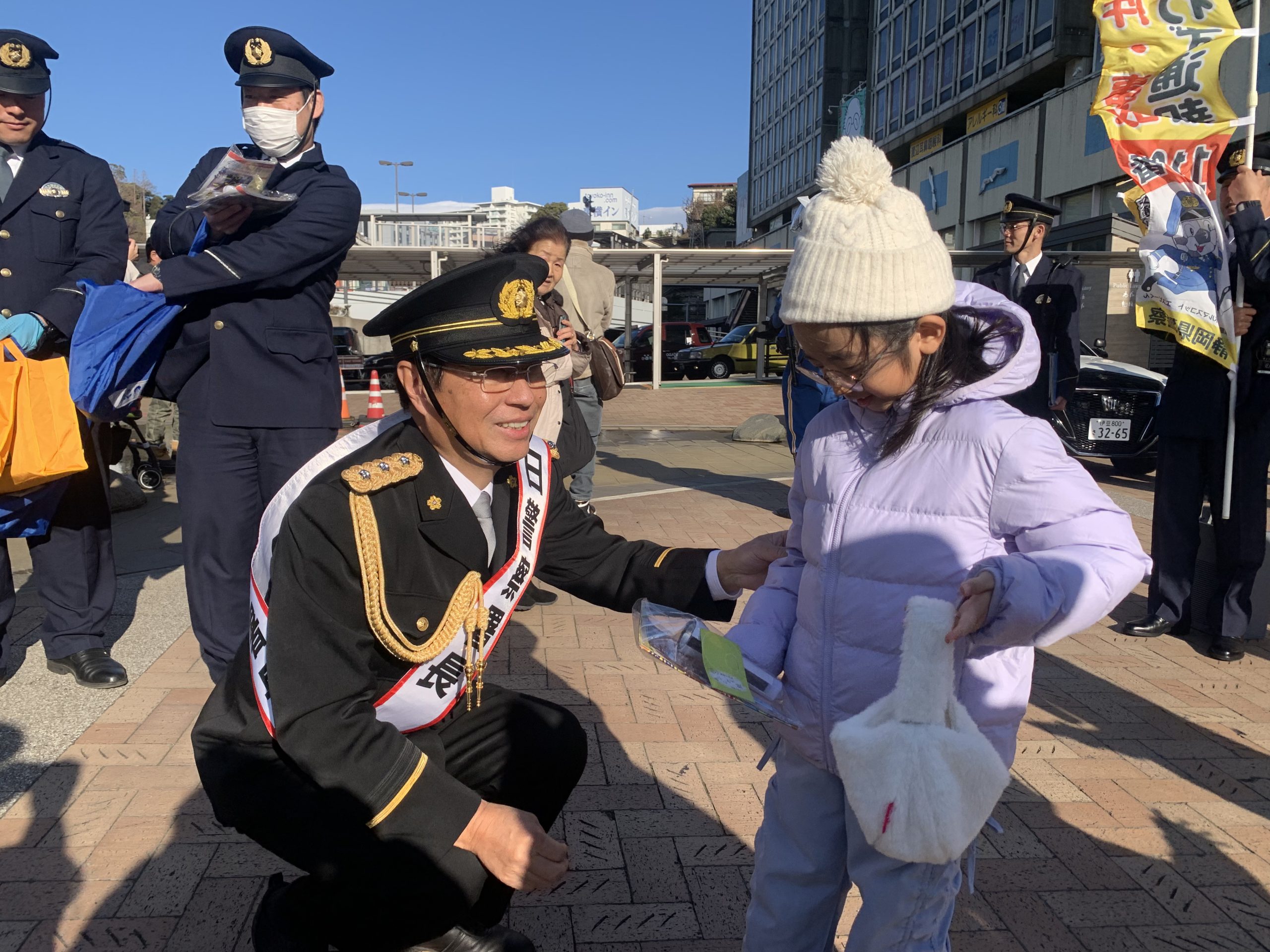 「110番の日」一日警察署長に日本ソムリエ協会名誉会長の田崎眞也さん　静岡県警熱海警察署