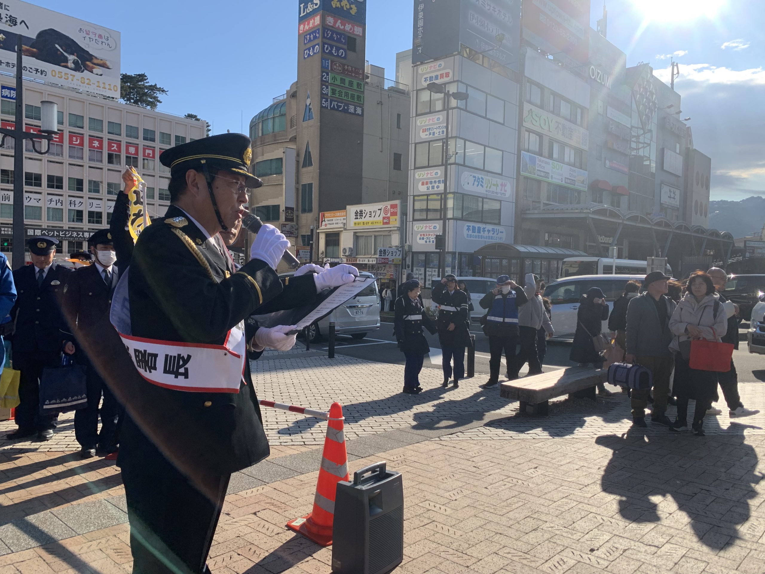 「110番の日」一日警察署長に日本ソムリエ協会名誉会長の田崎眞也さん　静岡県警熱海警察署