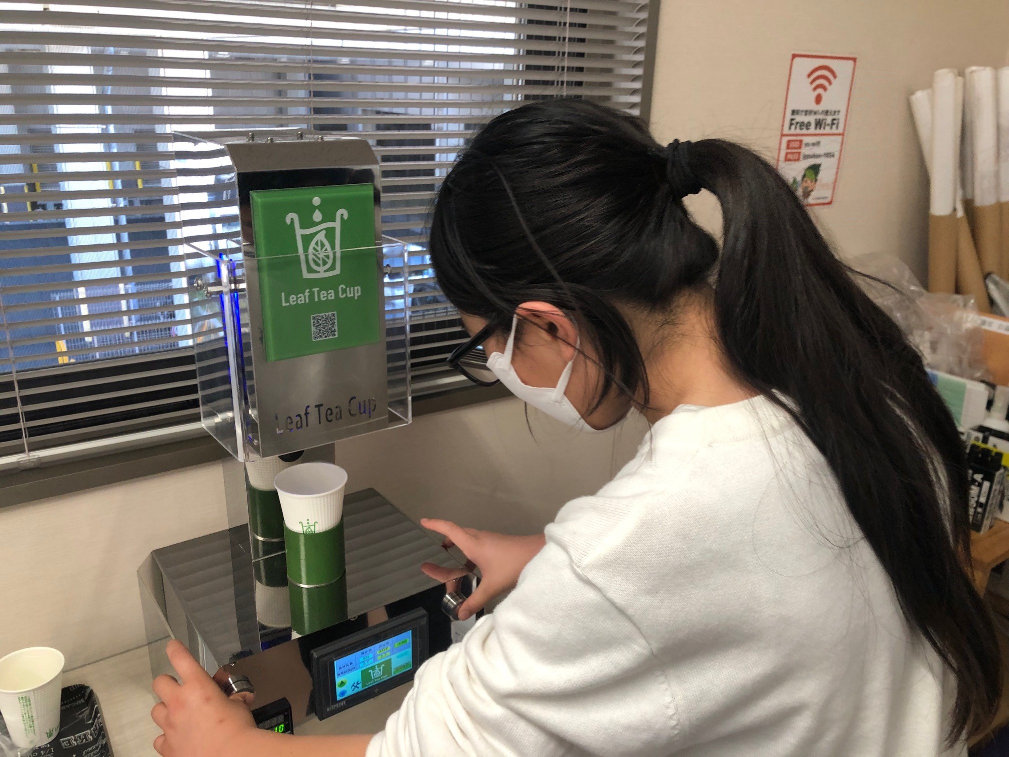 ワークショップはリーフティーカップの製作