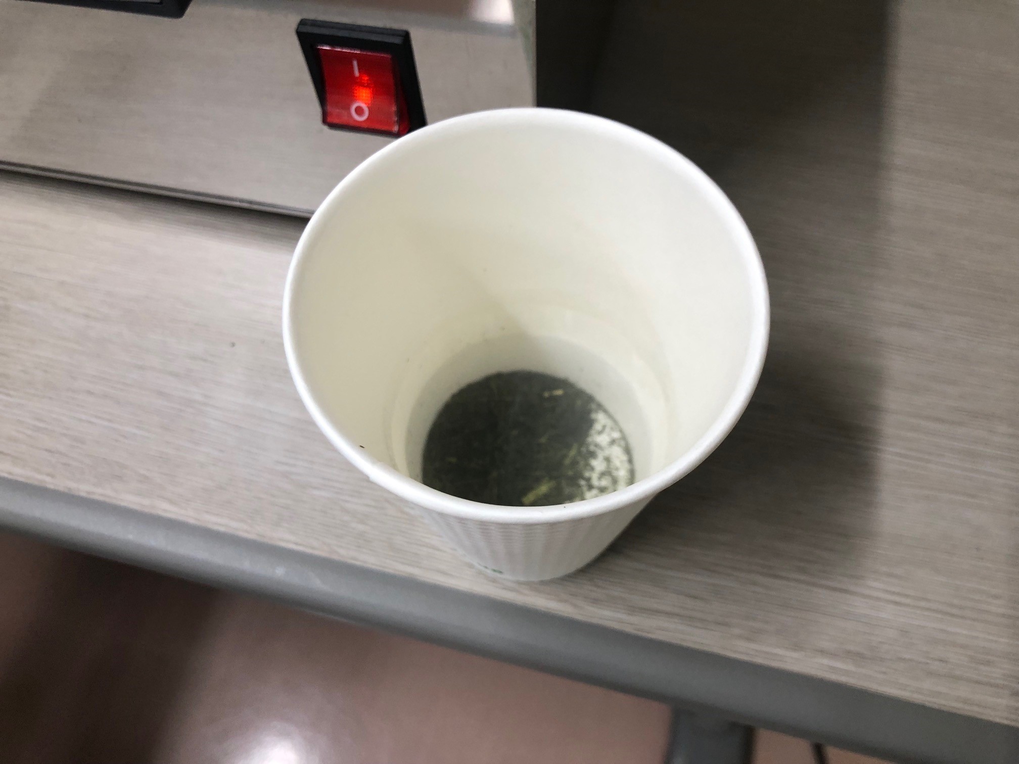 リーフティーカップはお湯を注ぐだけでお茶がのめるスグレもの