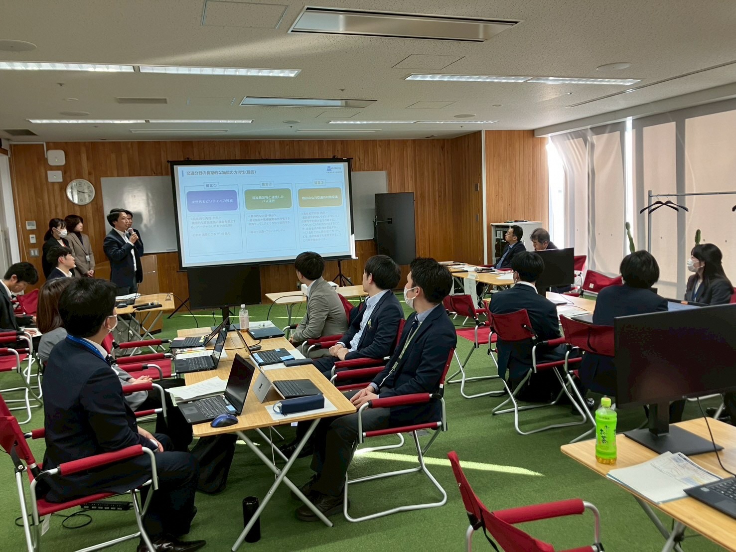 若手職員意見交換会の様子【静岡県提供】