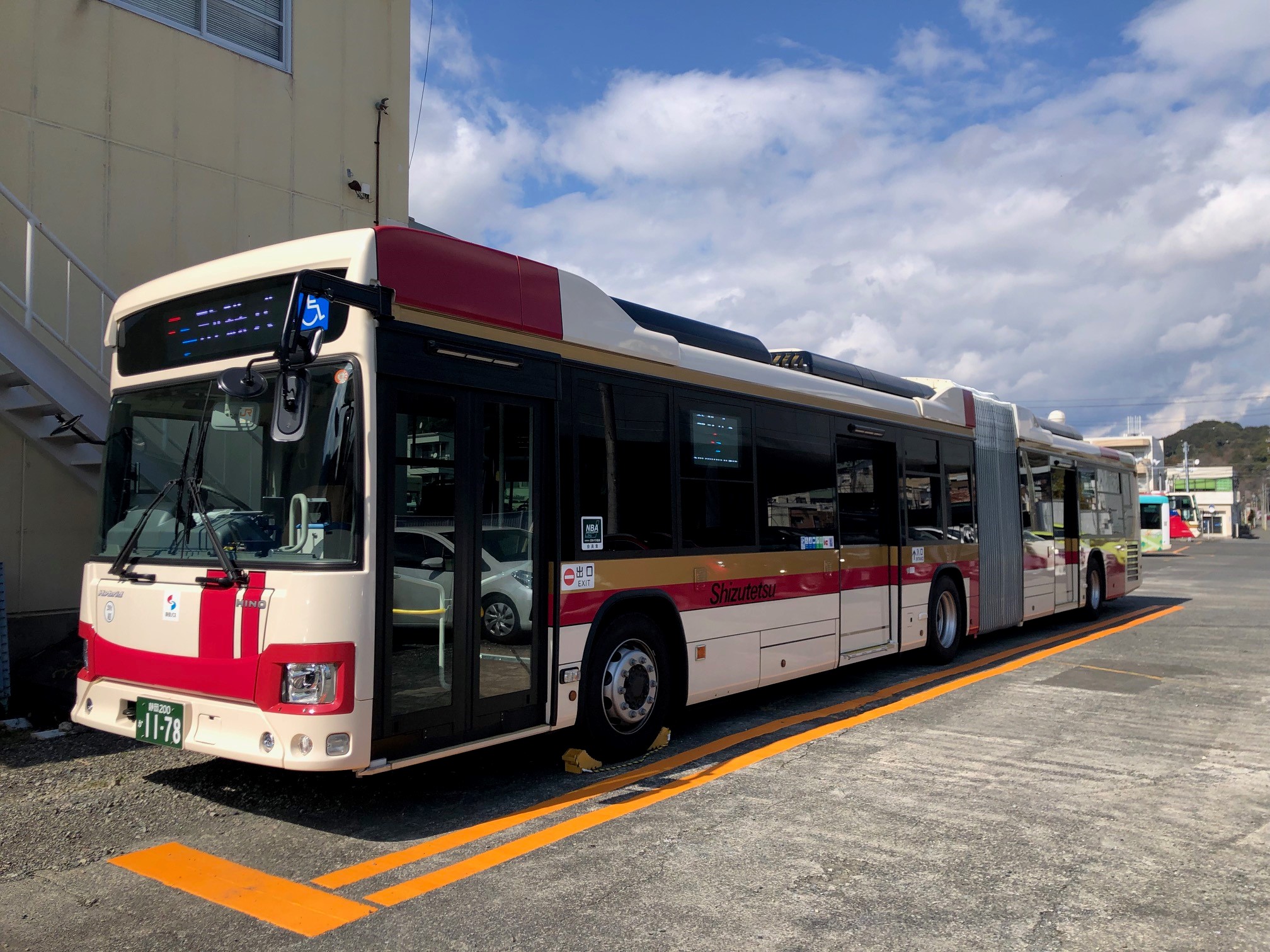 4月から導入される連節バス