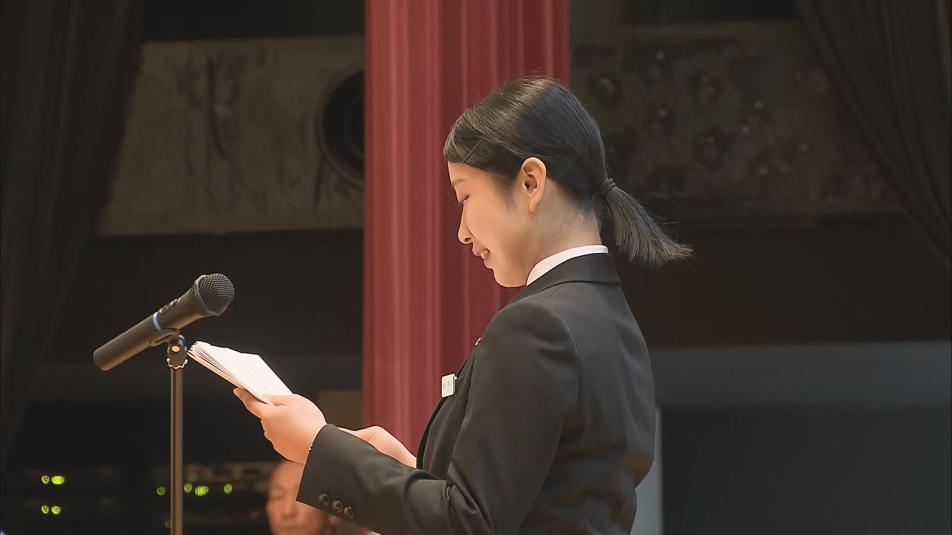 新入社員代表　青井明日香さん