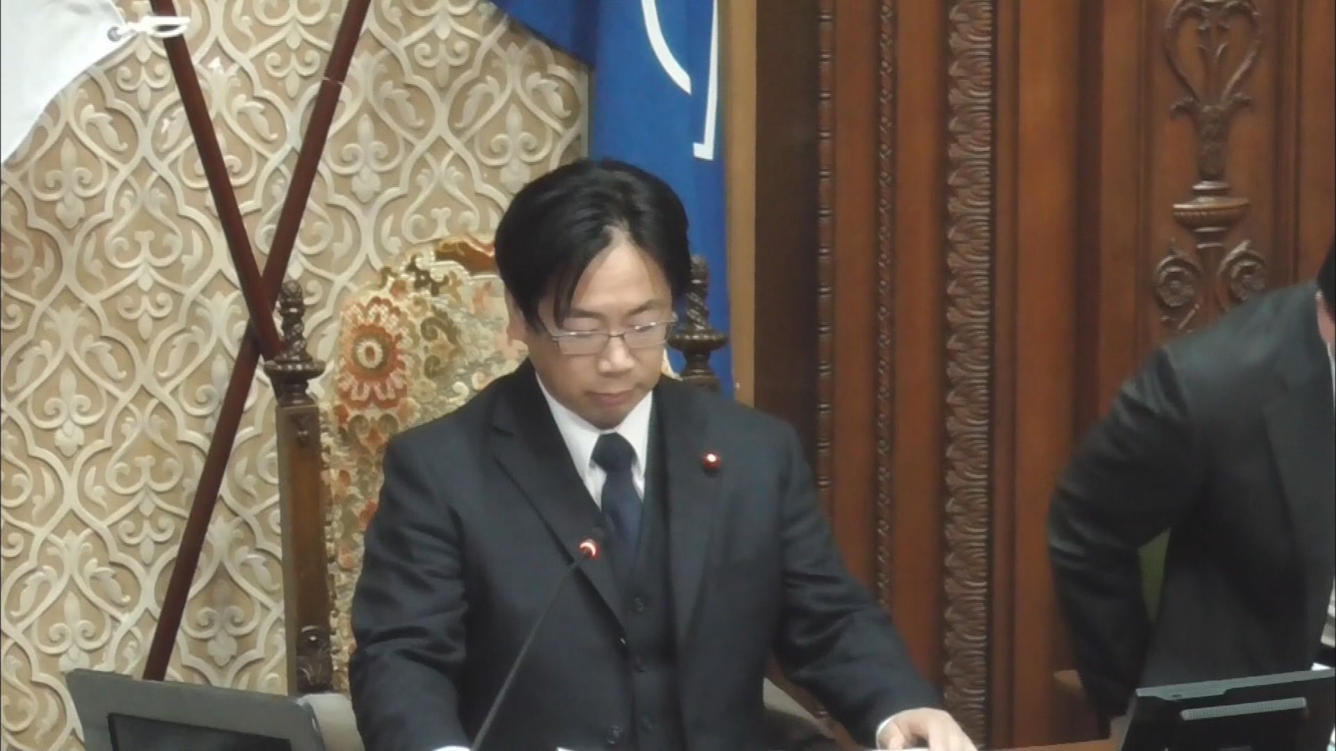 議長に選出された丹沢卓久市議