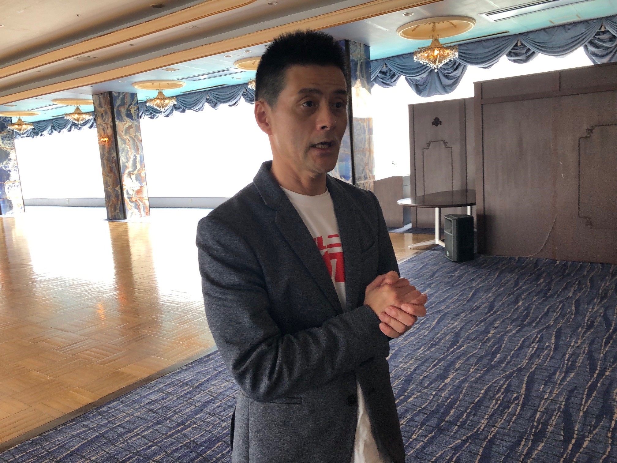 ホテルニューアカオ　久米暢総支配人