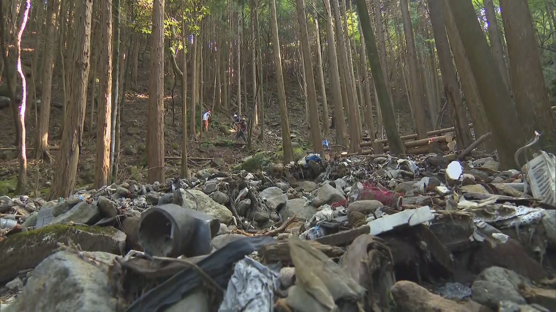 流出した廃棄物（伊豆市）
