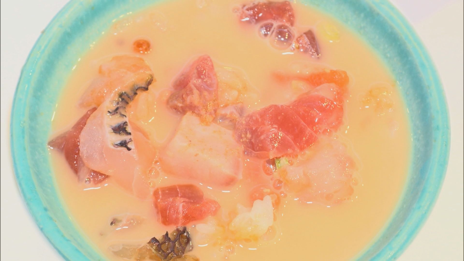 新東名で唯一「海が見渡せる」…ネオパーサ駿河湾沼津　“富士山のような”海鮮丼、ナゾの組み合わせ「おでんカレーせんべい」　/GW直前　サービスエリア特集