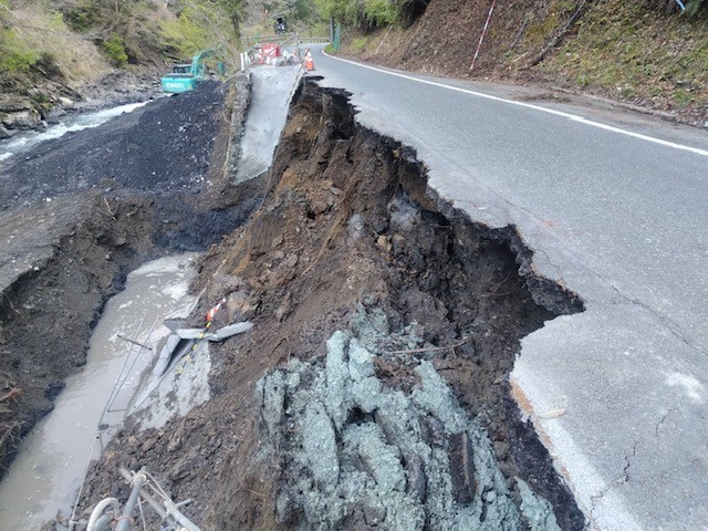 崩落した国道